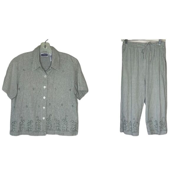 Vintage Erika‎ & Co Embroidered Capri Pants Set